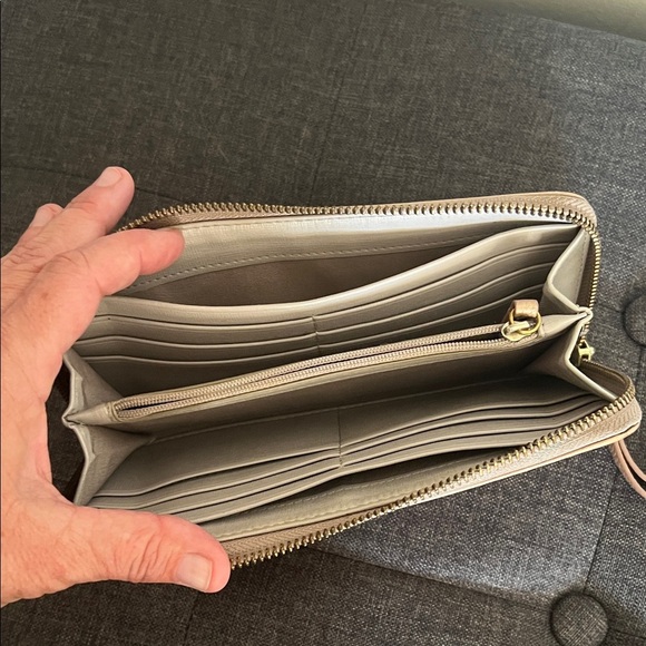 Fossil Women's Cream Wallet - Picture 3 of 5